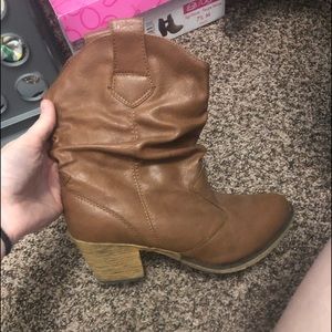 Charles Albert boots size 8